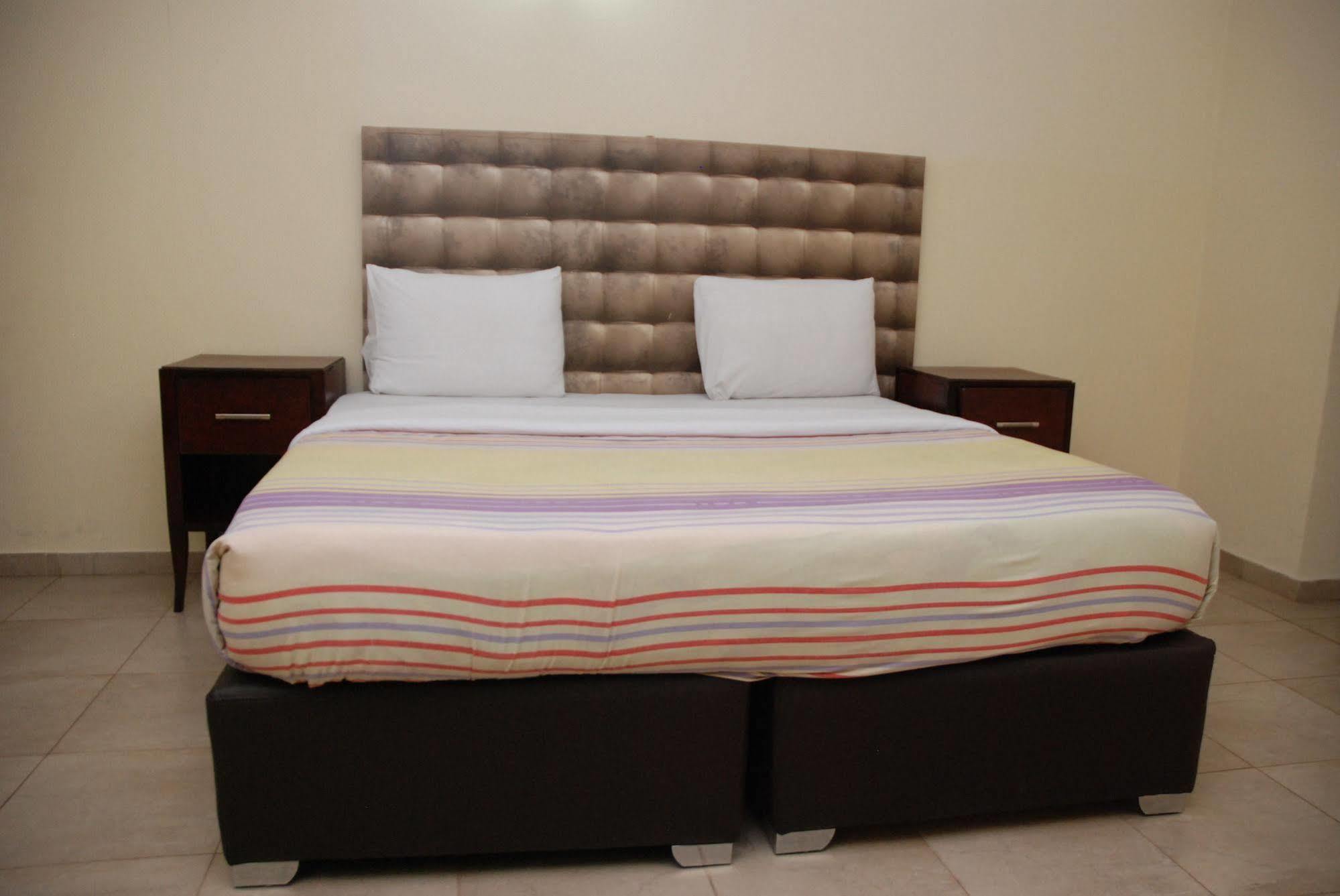 Knightsbridge Hotel Ikeja Exterior foto